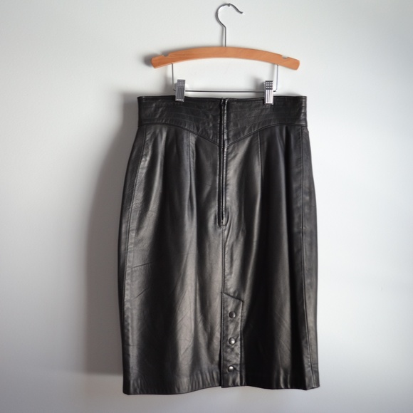 • MAXIMA LEATHER PENCIL SKIRT • - Picture 3 of 6